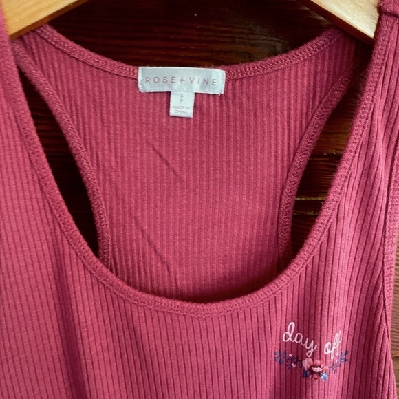 3/$20💥S/P Lounge Ribbed Racerback Tie-Hem Flowy Tank Top, Mulberry, Rose+Vine - Picture 7 of 9
